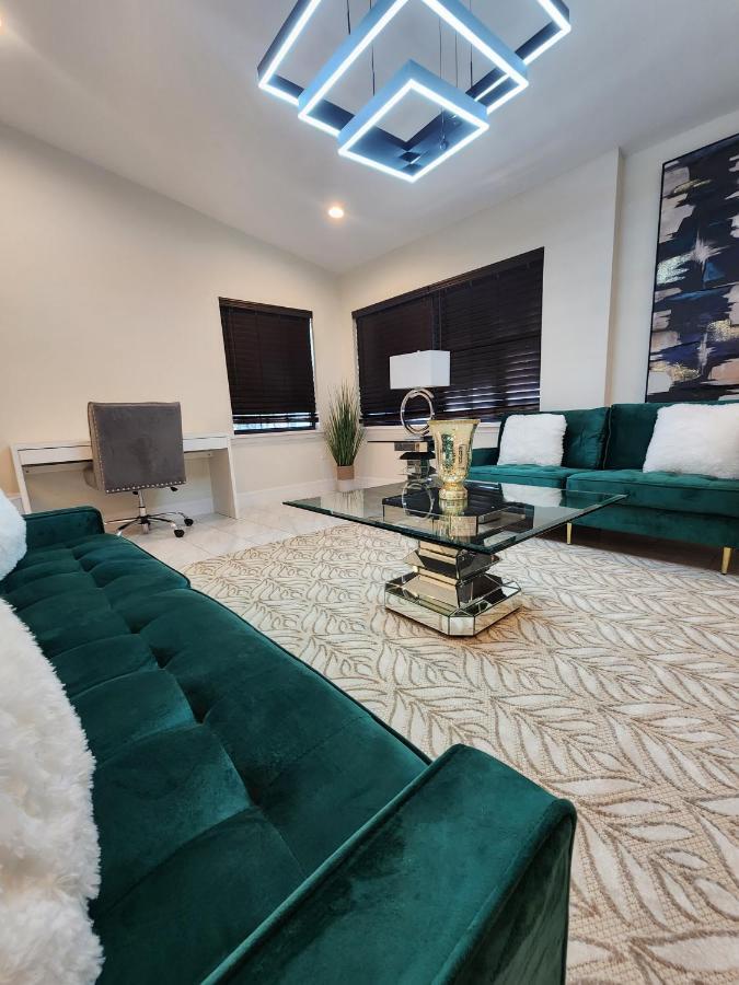 The Villa Orlando@College Park. Sleeps16 Exterior photo