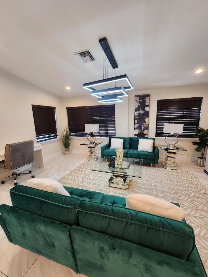 The Villa Orlando@College Park. Sleeps16 Exterior photo