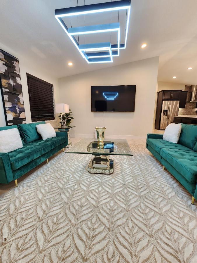 The Villa Orlando@College Park. Sleeps16 Exterior photo