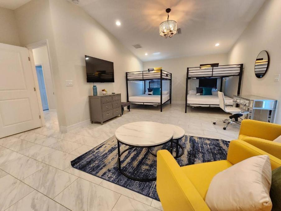 The Villa Orlando@College Park. Sleeps16 Exterior photo